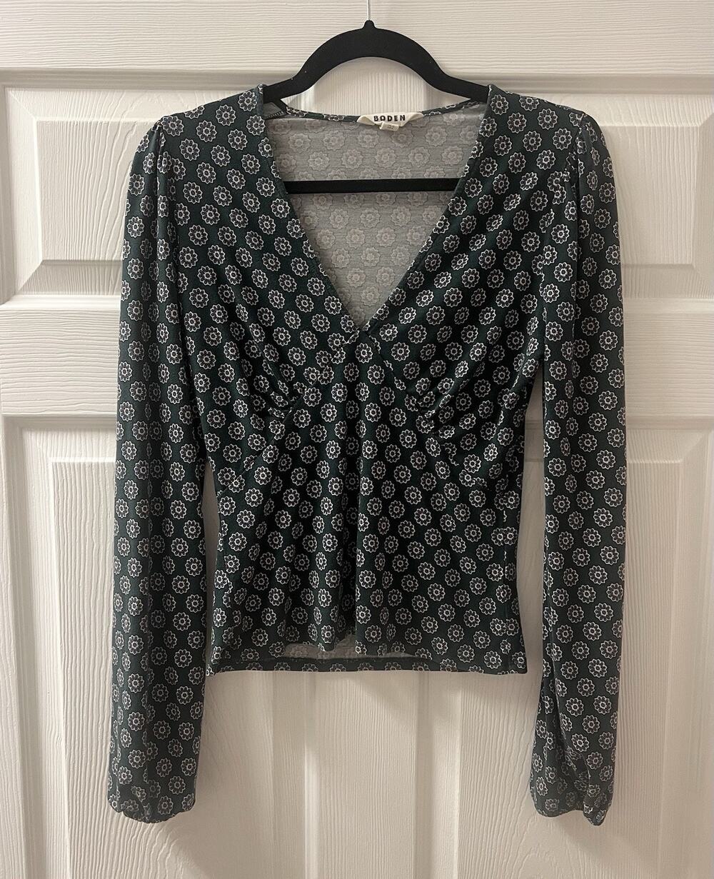 Boden Long Sleeve Green Patterned Jersey Knit V Neck Blouse Top - Size 8